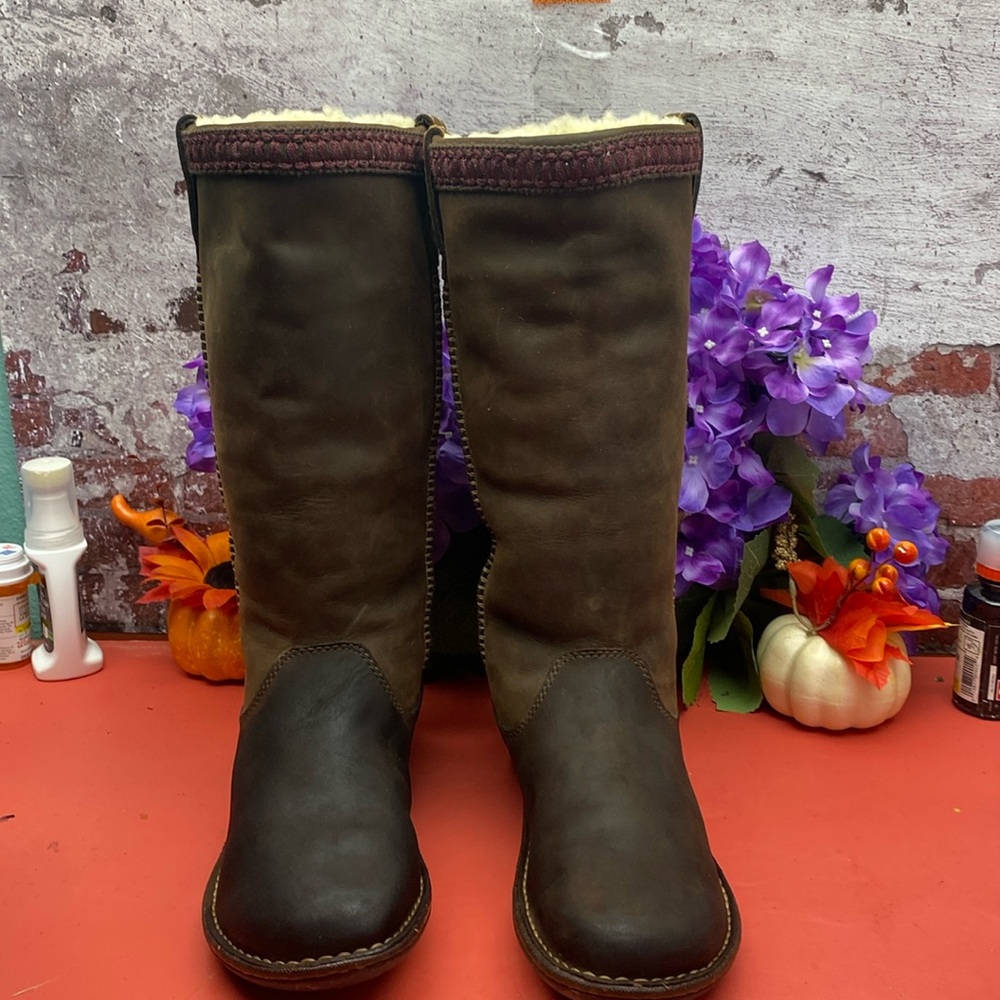 Ugg boots SZ 9